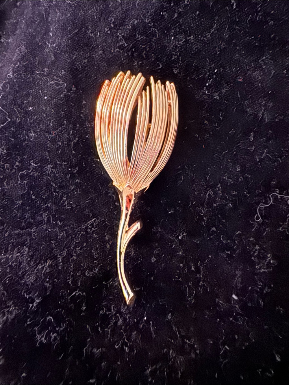 VINTAGE FLORAL STEM BROOCH